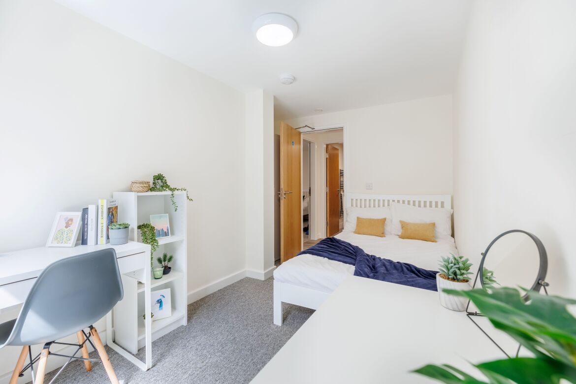 11 Anglo Works - 4 Bed Apartment Image 1